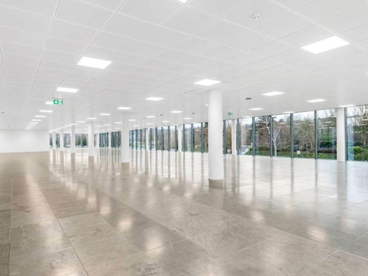 Office in Weybridge - photo 3