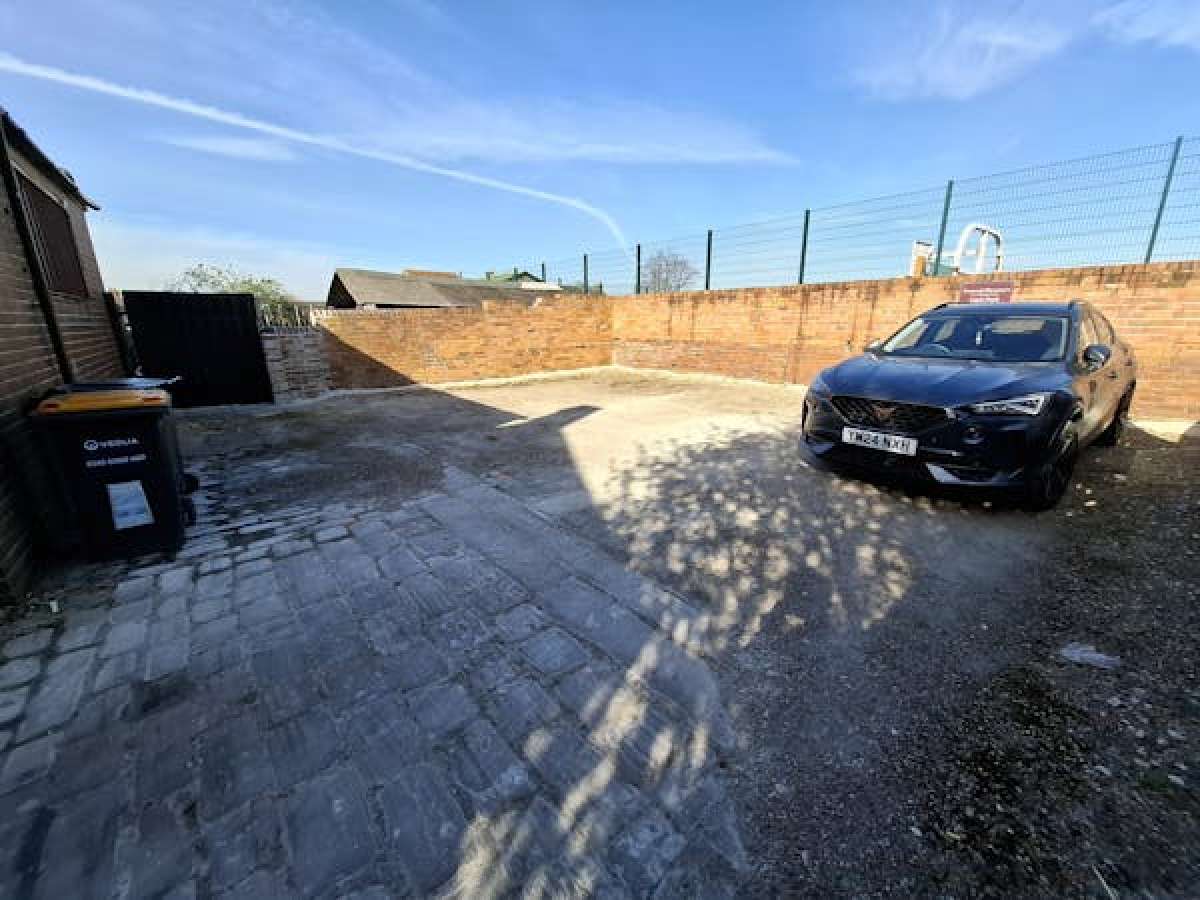 Office in Barnsley - photo 3