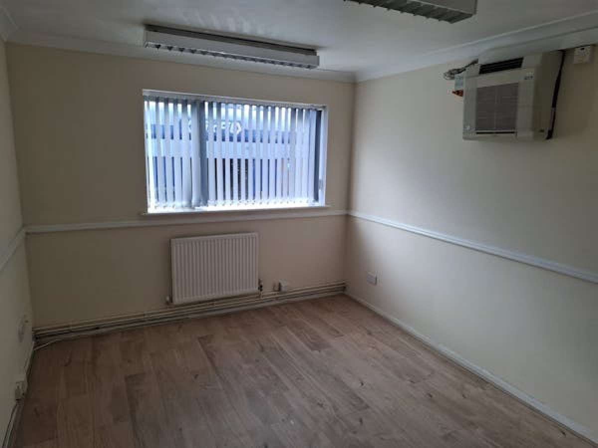Office in Solihull - photo 4