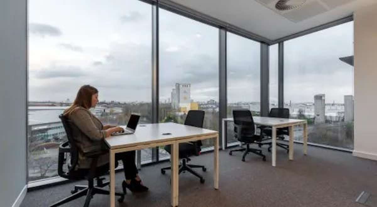Office in Salford - photo 3