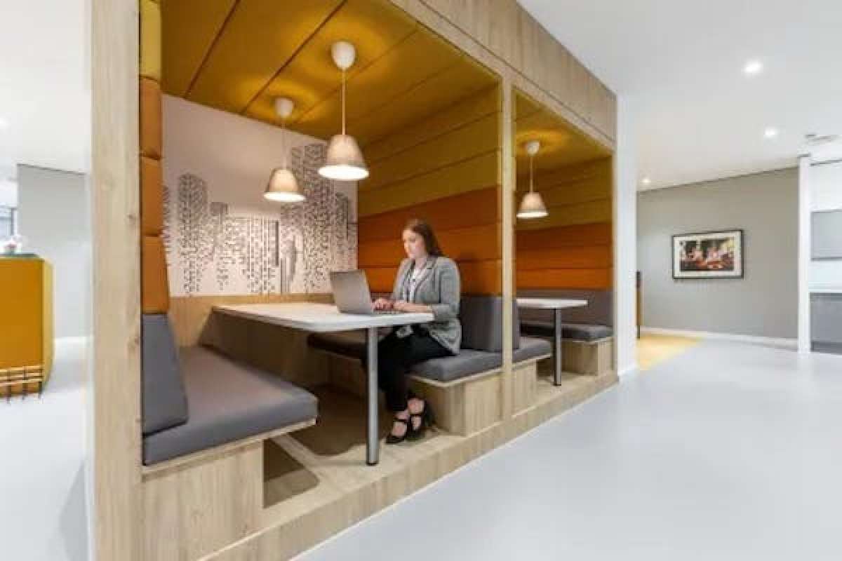 Office in Salford - photo 4