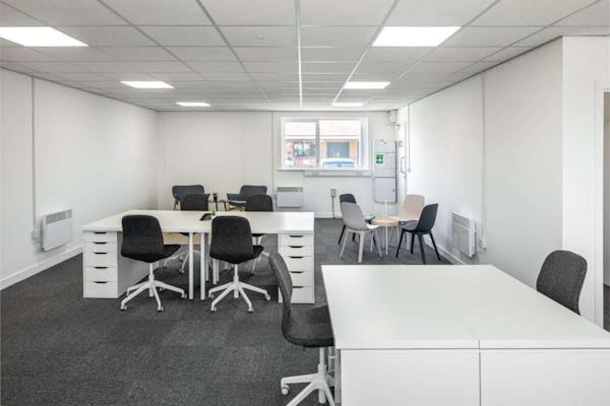 Office in Birkenhead - photo 3