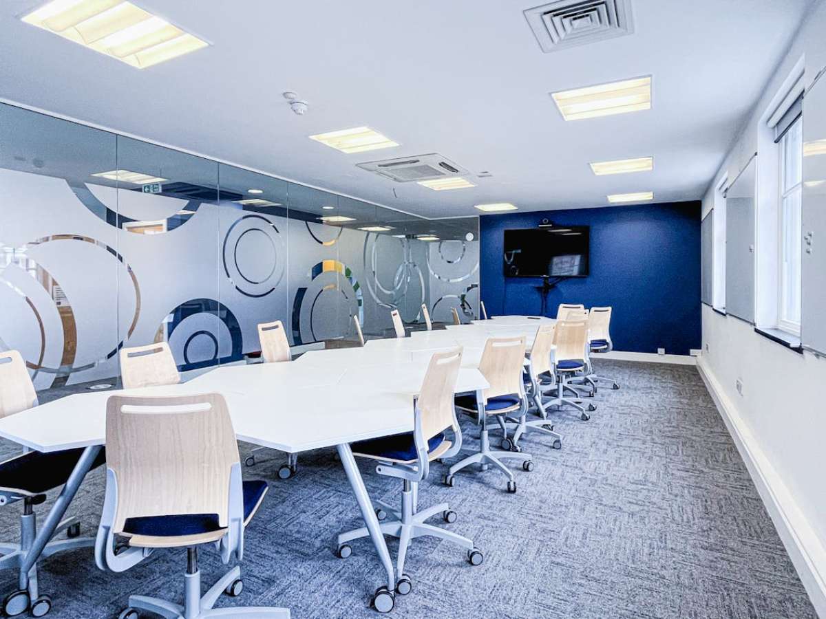 Office in Winchester - photo 4