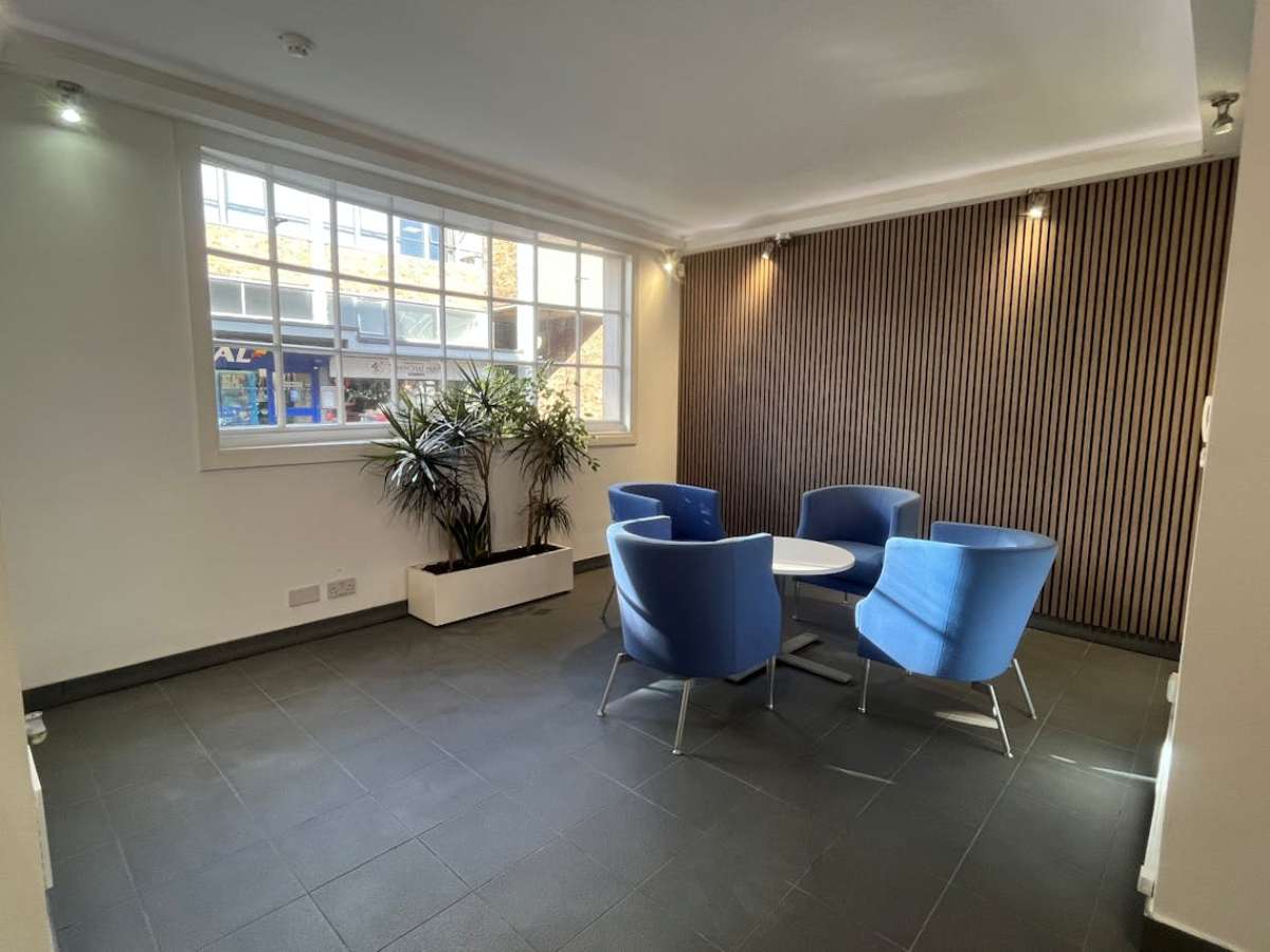 Office in Winchester - photo 3