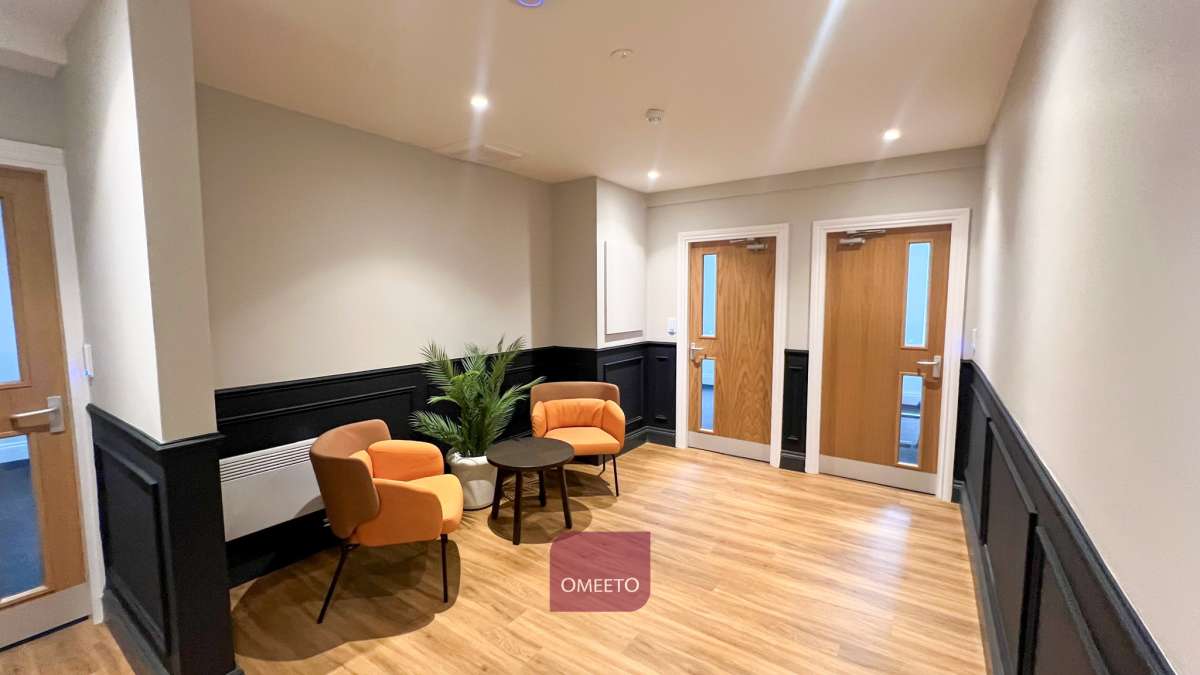 Office in Beeston - photo 2