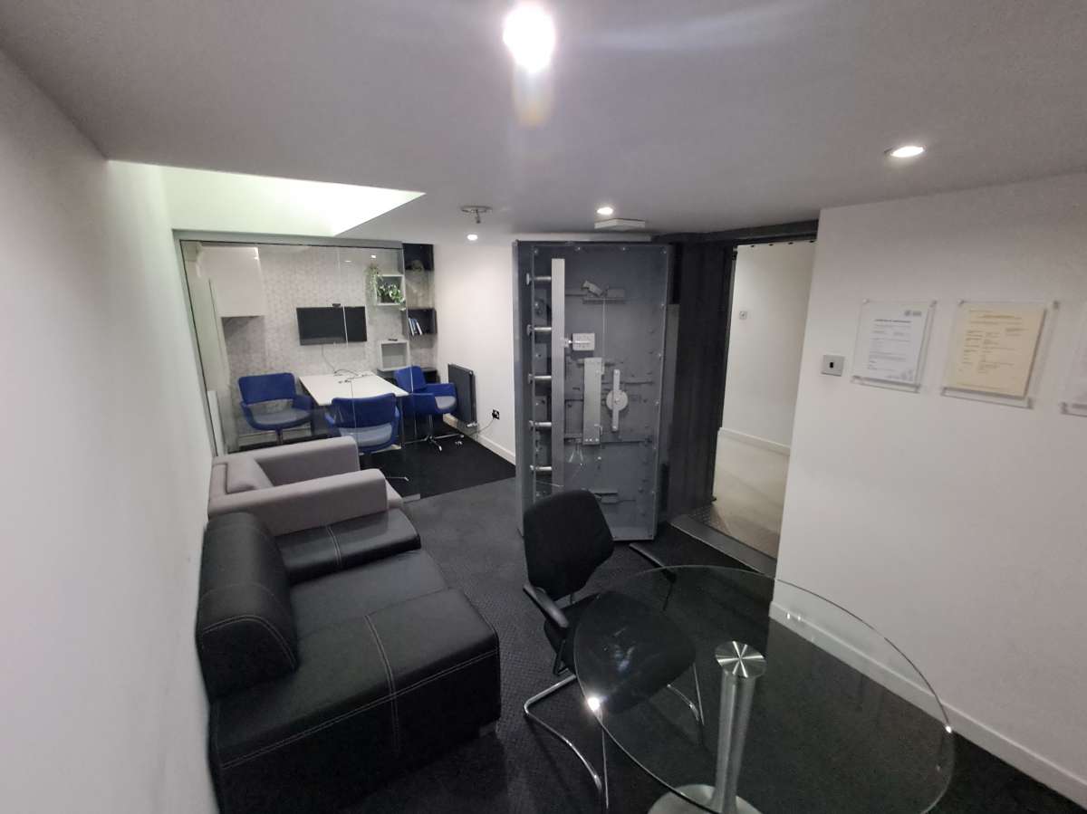 Office in Kingston Upon Thames - photo 4