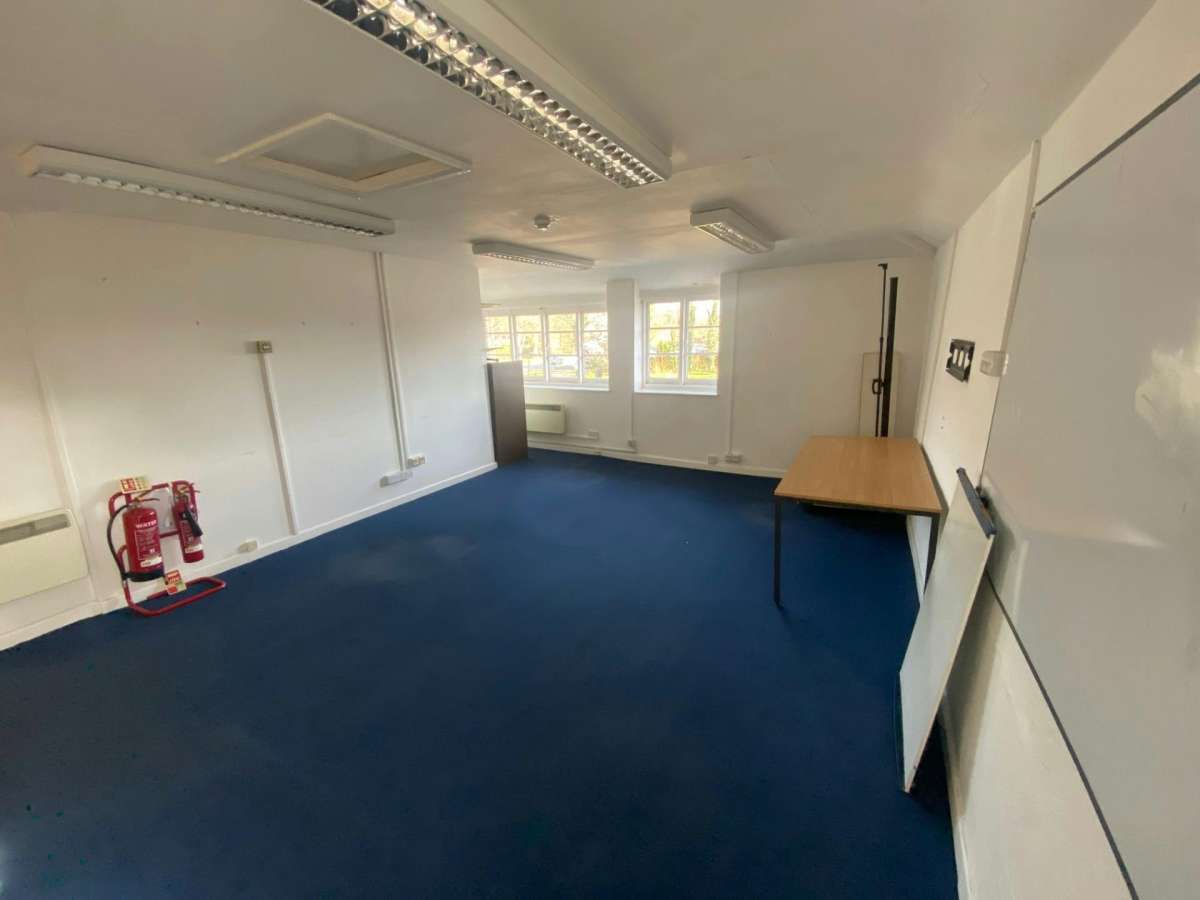 Office in Petersfield - photo 4