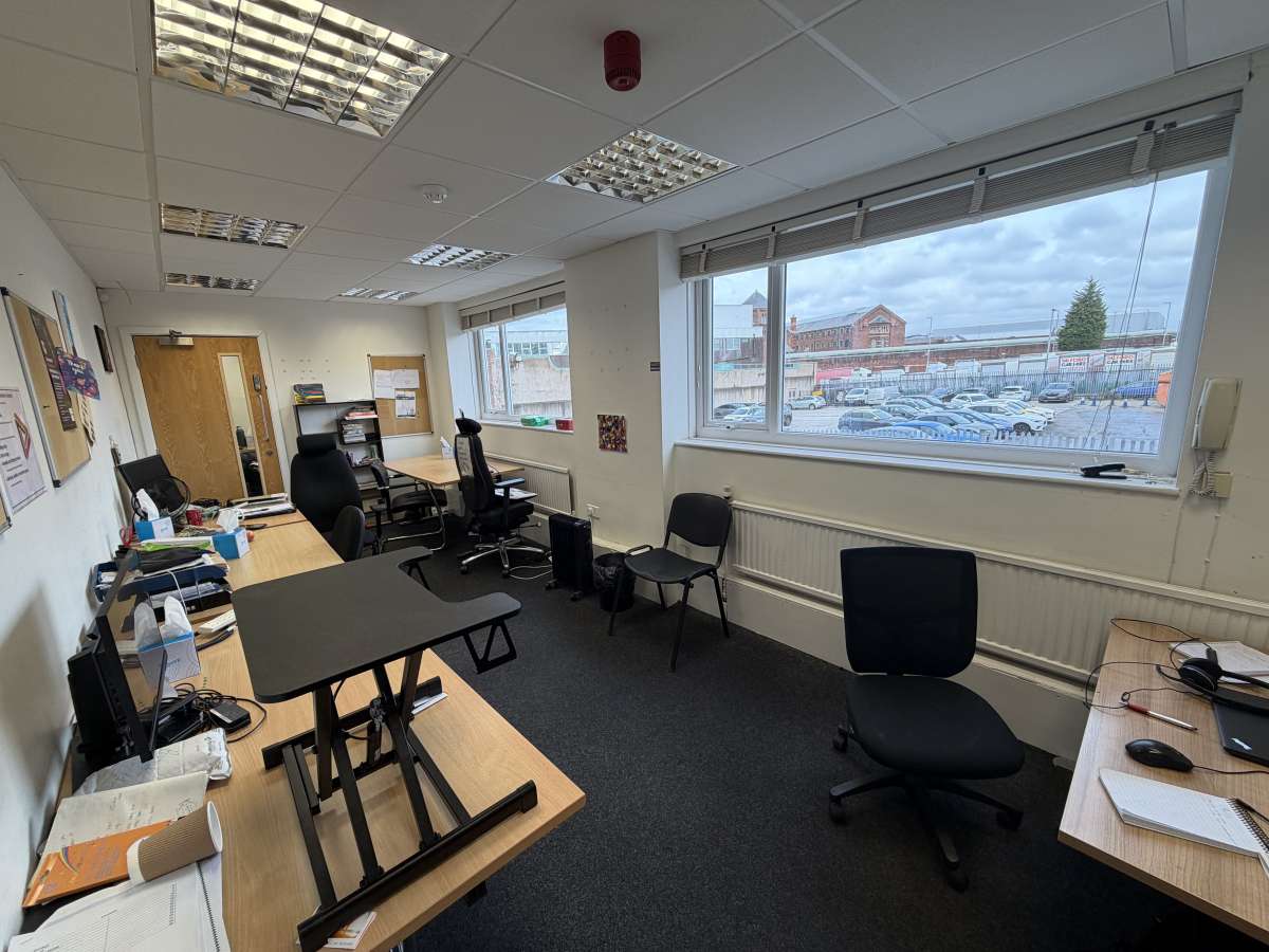 Office in Cheetham Hill - photo 3