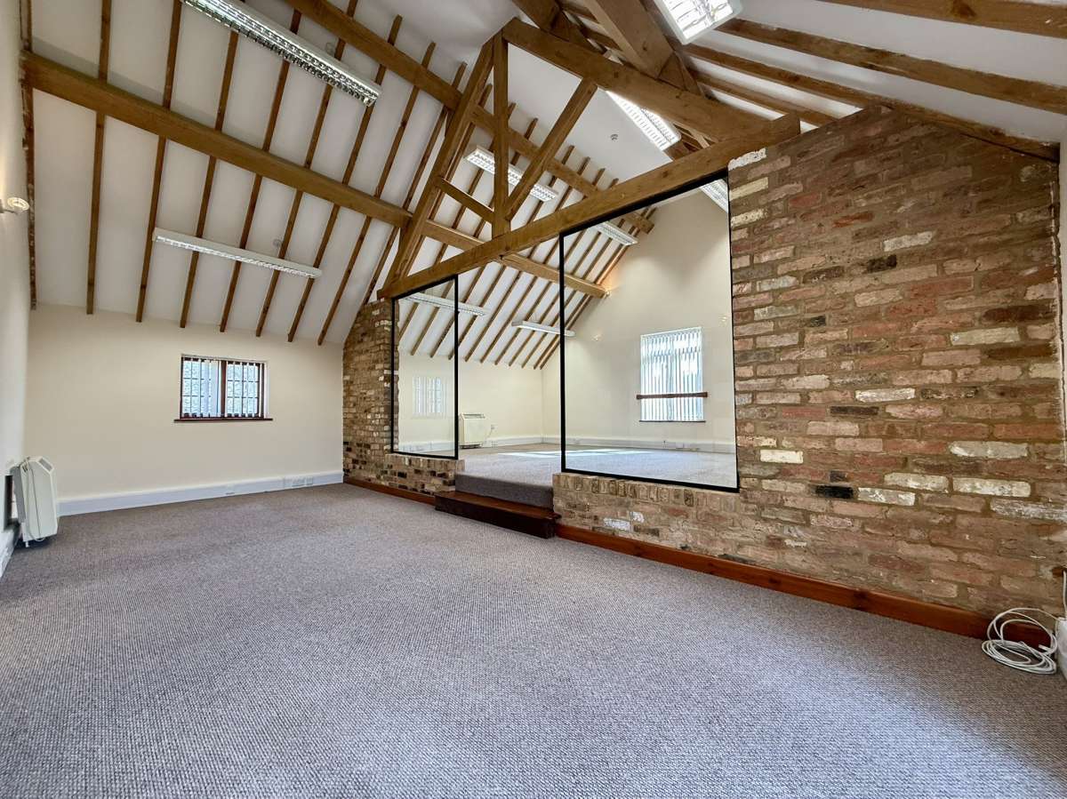 Office in Hinckley - photo 4