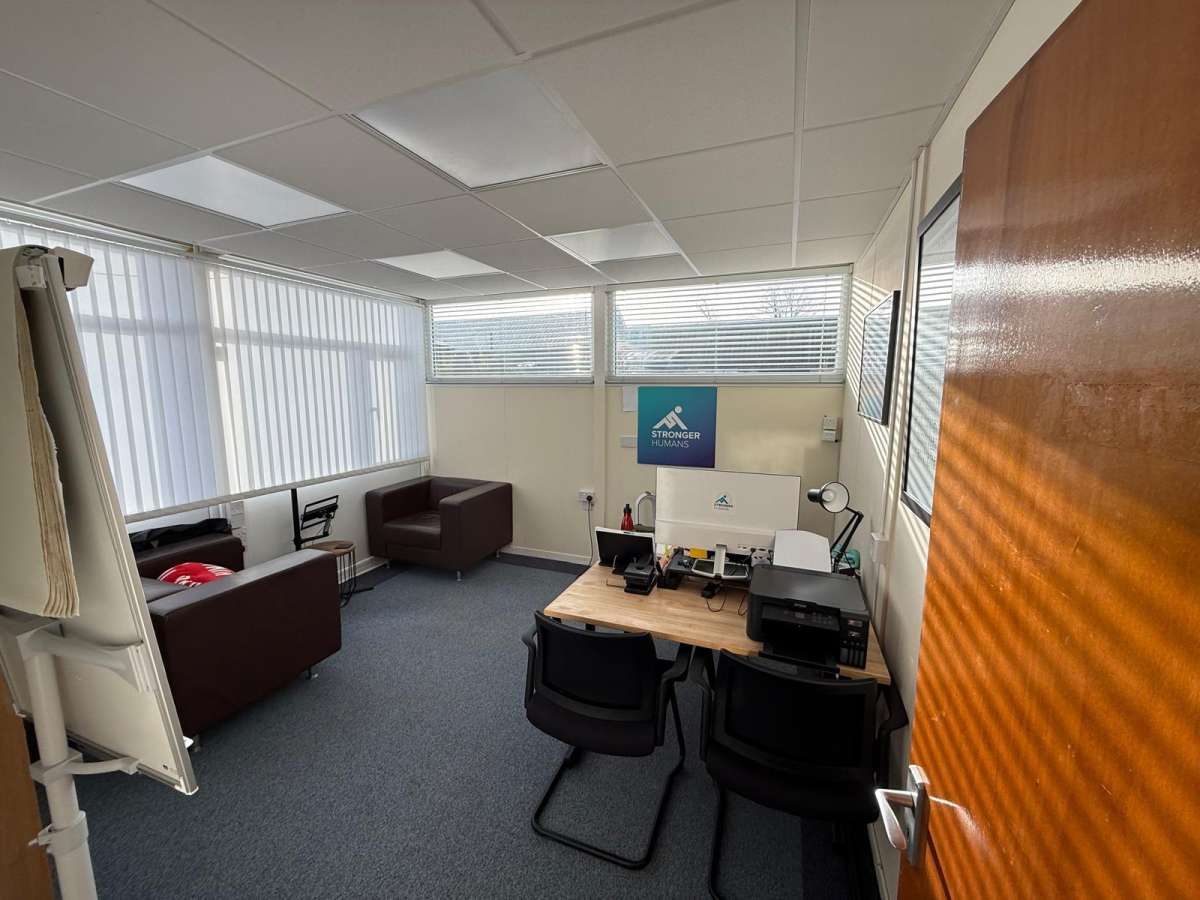 Office in Hinckley - photo 3