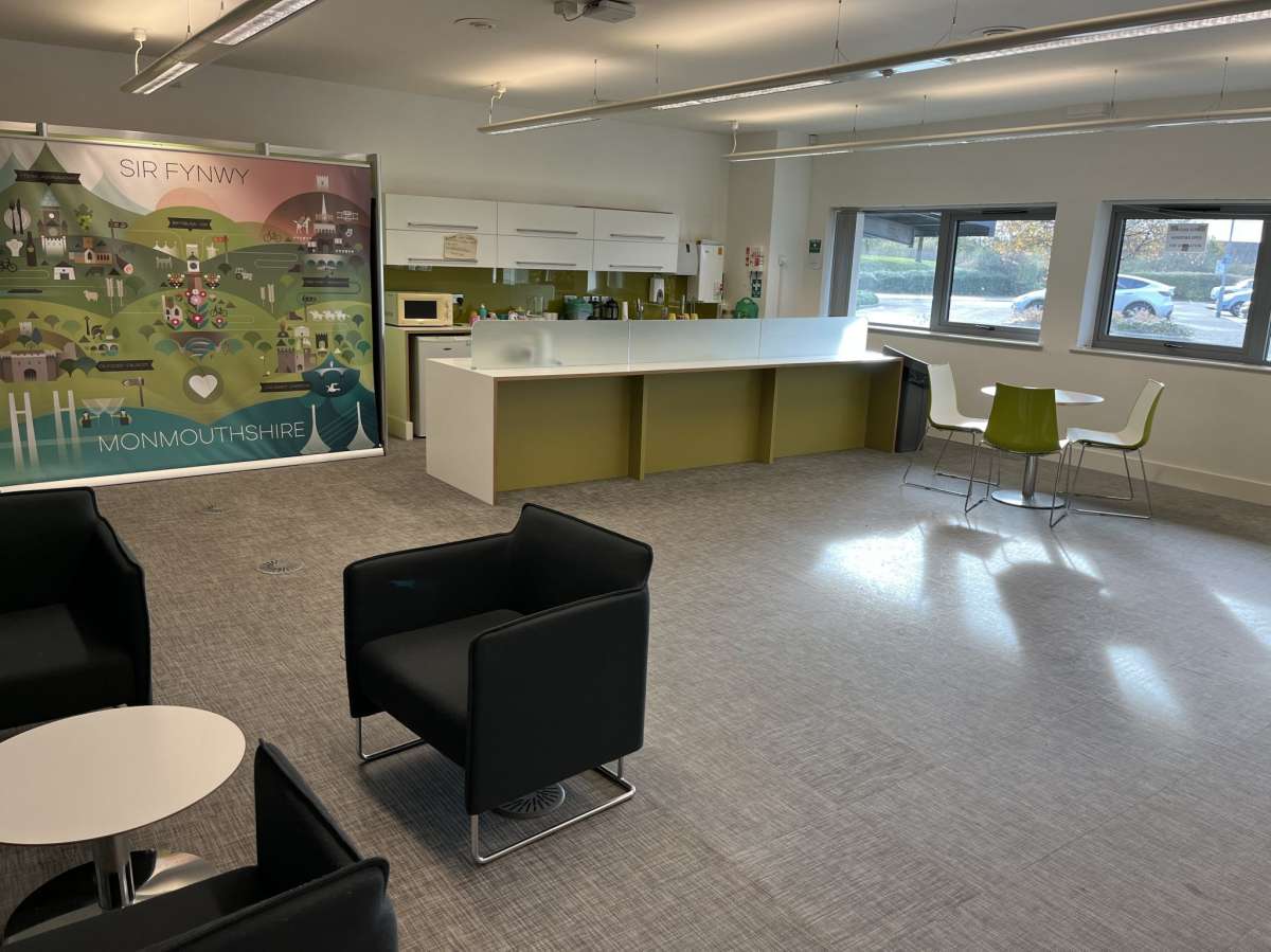 Office in Magor - photo 3