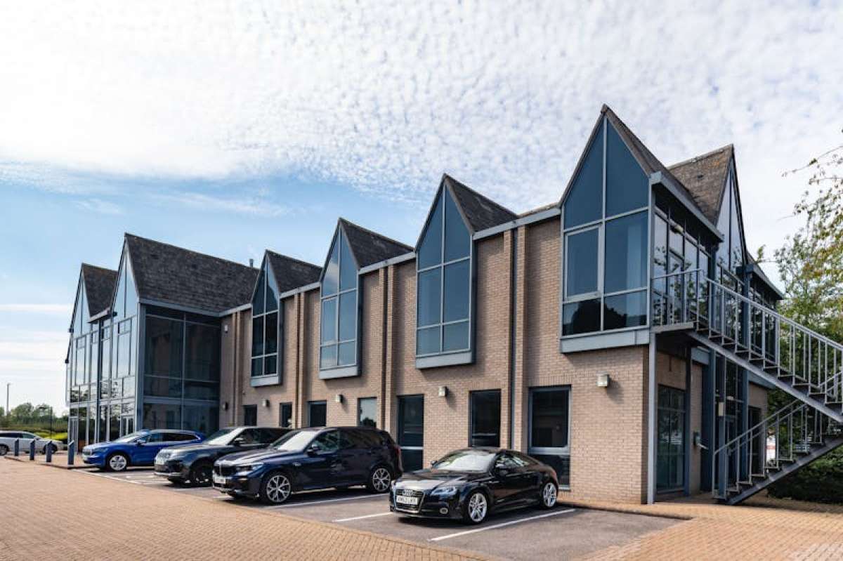 Office in Egham - photo 3