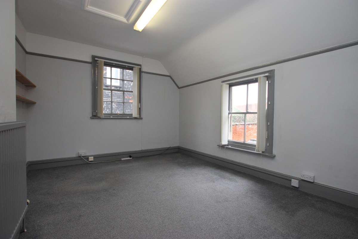 Office in Lincoln - photo 3