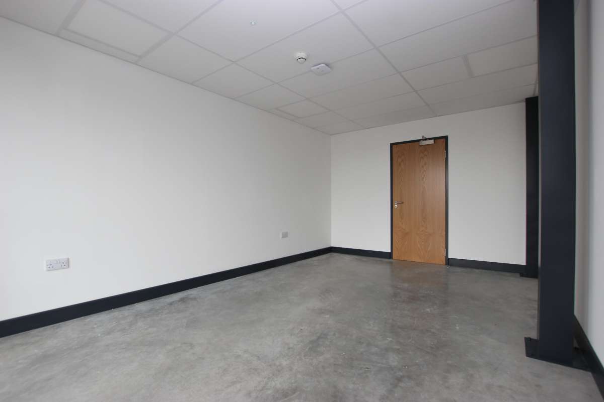 Office in Grantham - photo 3