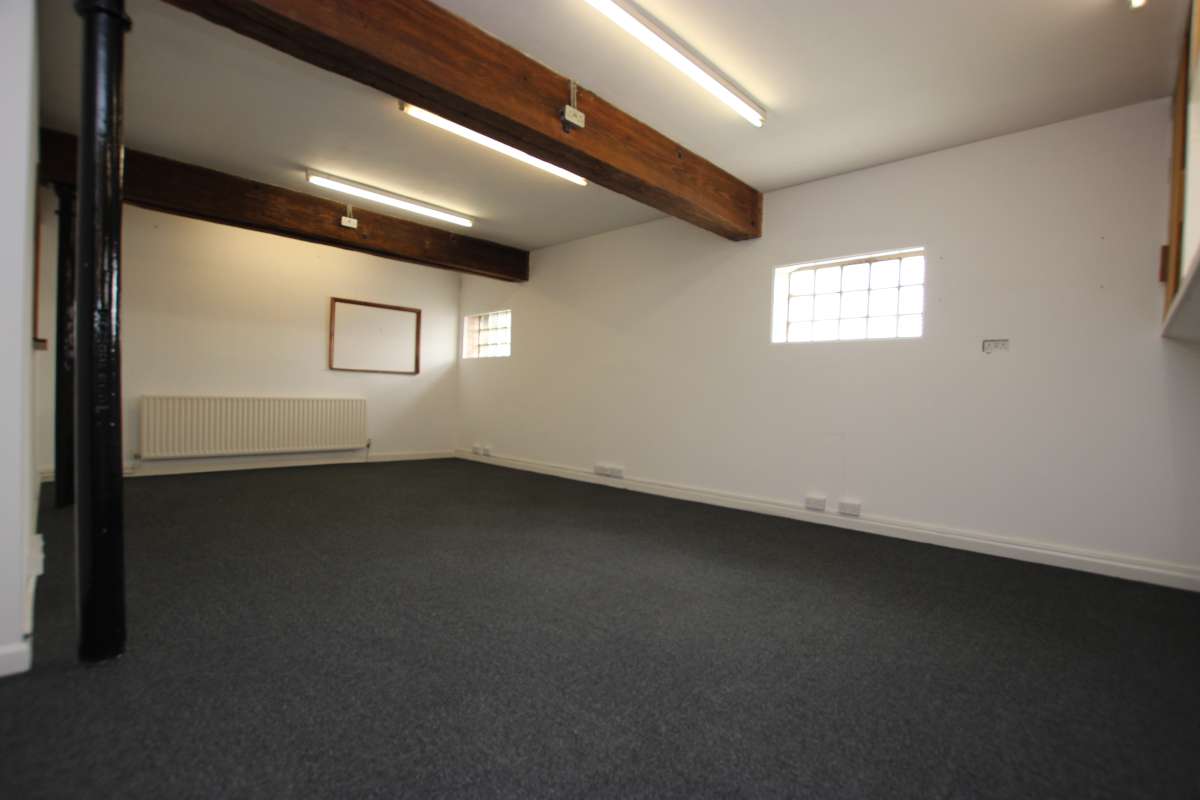 Office in Grantham - photo 3
