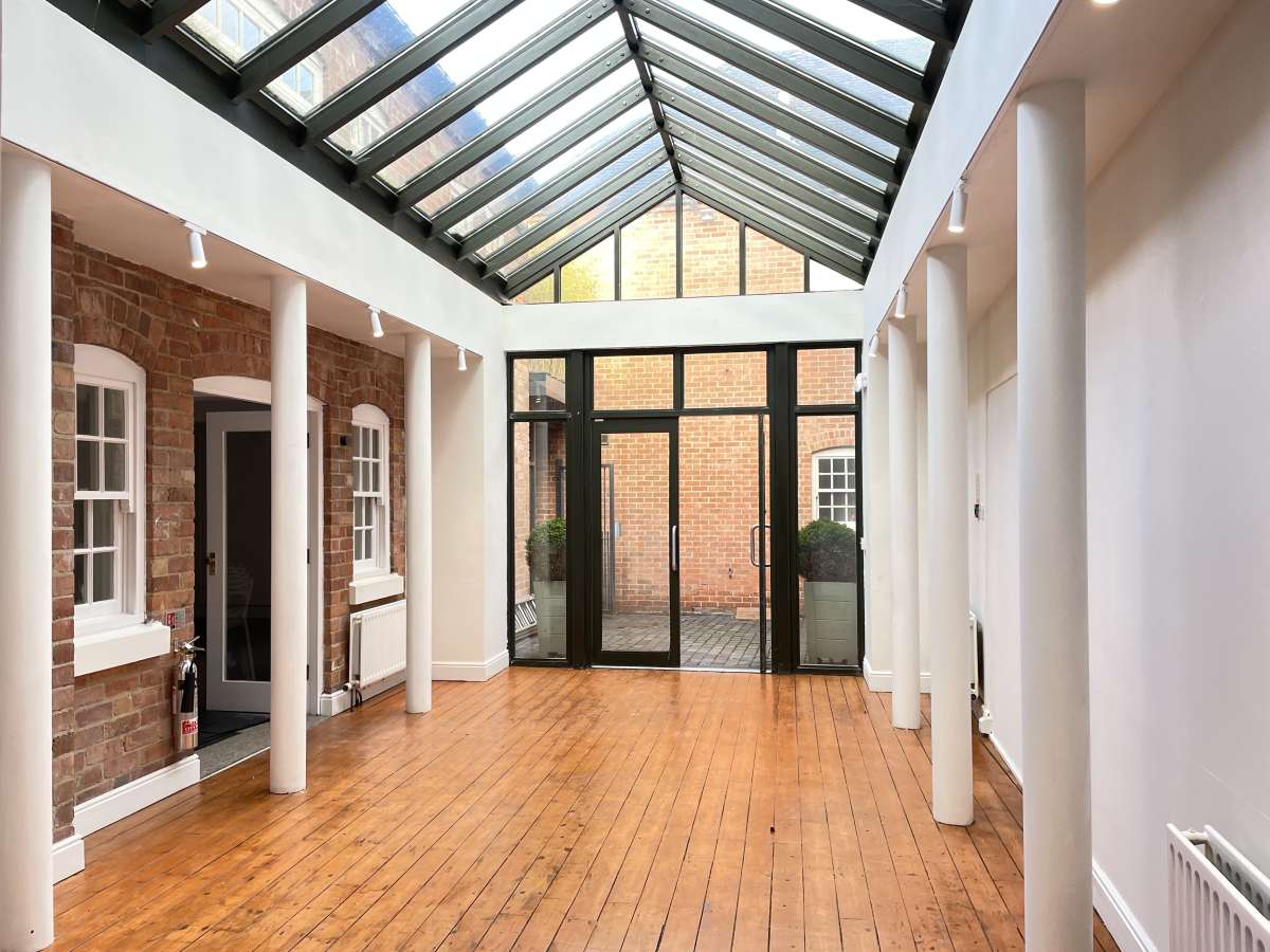 Office in Burton On Trent - photo 3