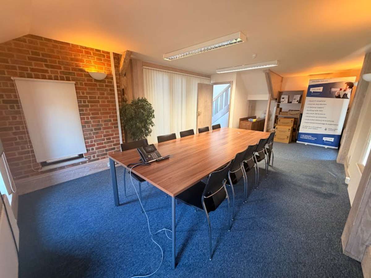 Office in Odiham - photo 3