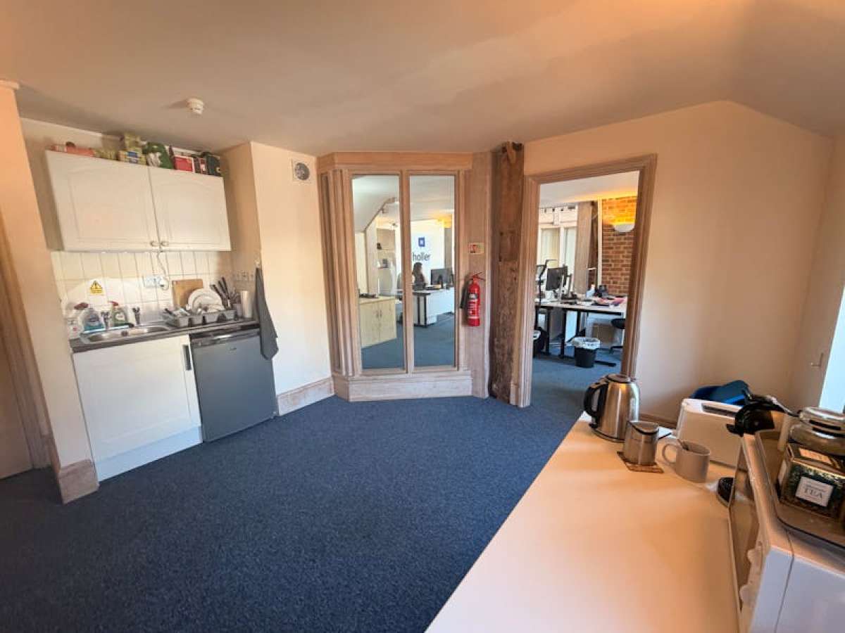 Office in Odiham - photo 4