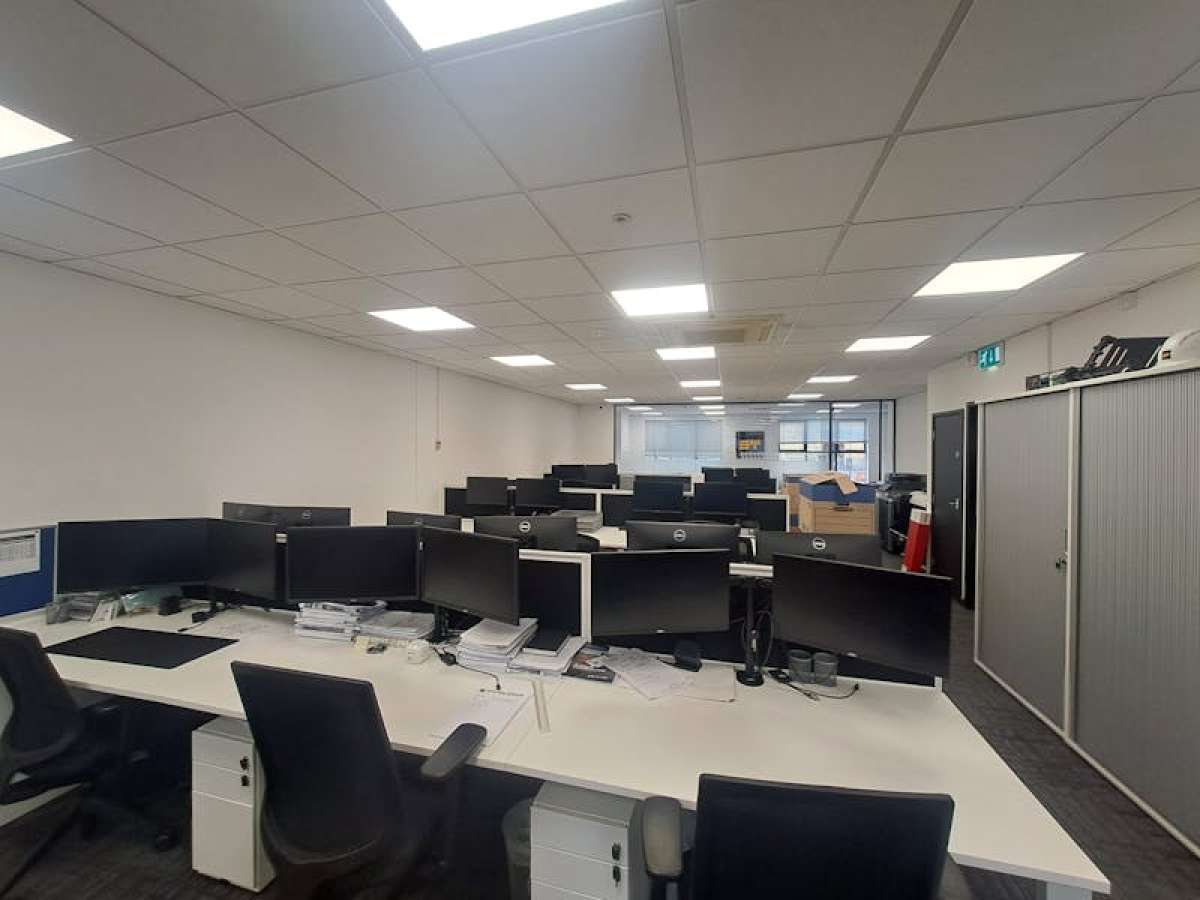 Office in Crawley - photo 2