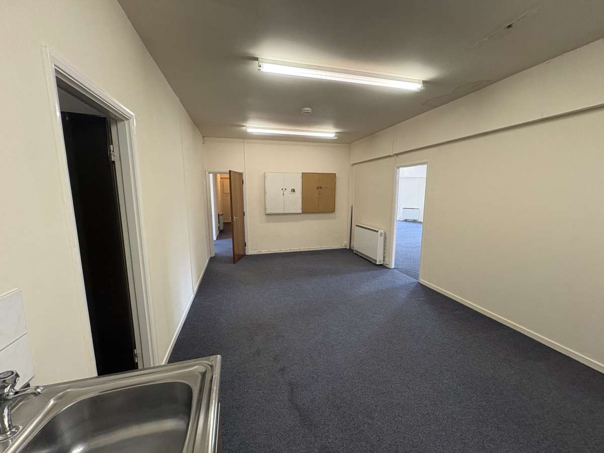 Office in Mansfield Woodhouse - photo 3