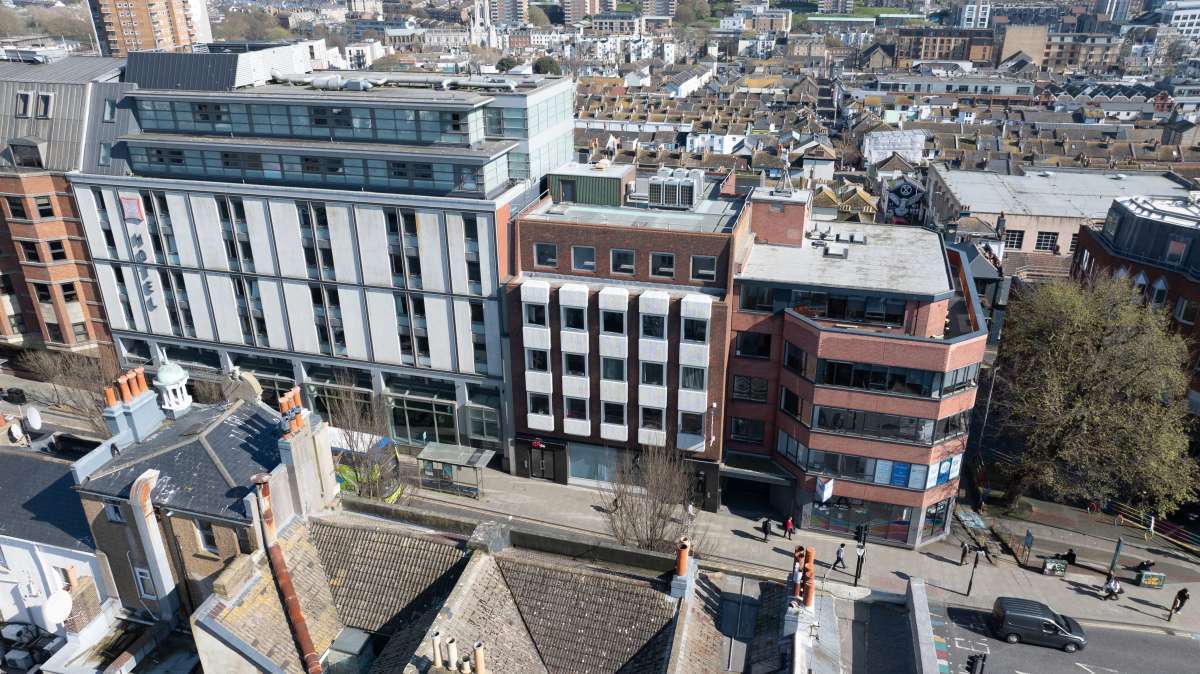 Office in Brighton - photo 3