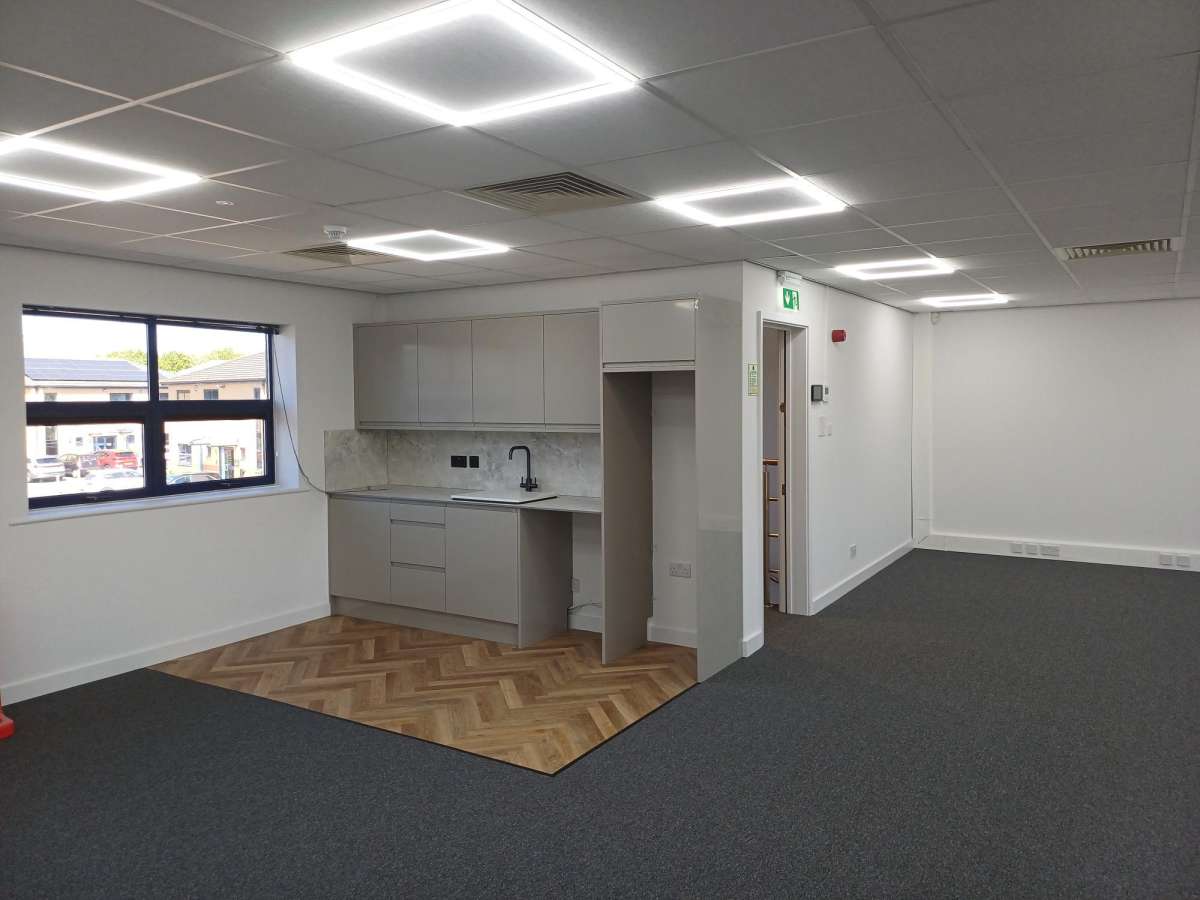 Office in Hampton - photo 3