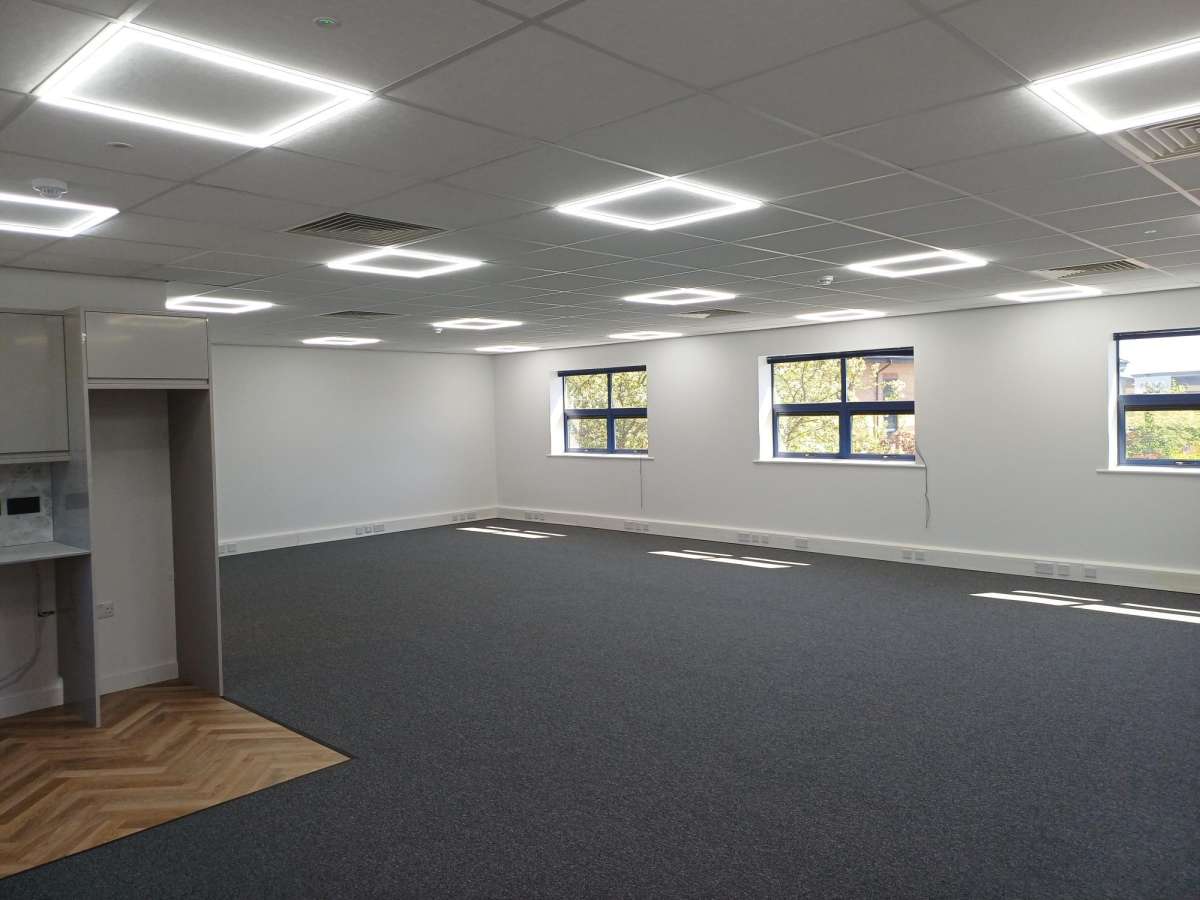 Office in Hampton - photo 4