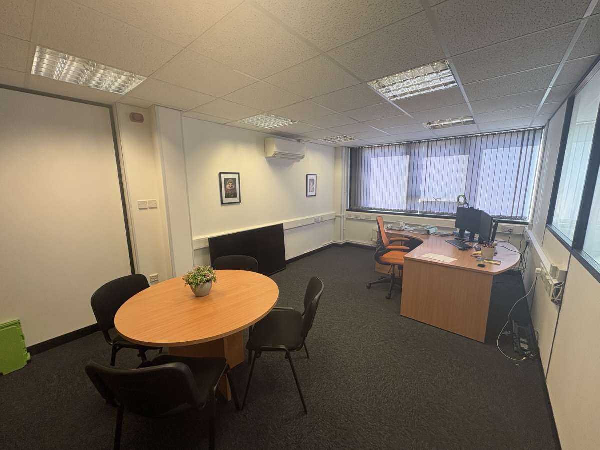 Office in Lincoln - photo 3