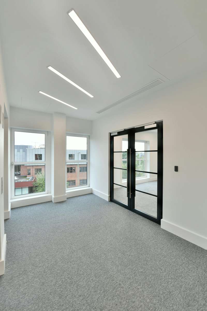 Office in Reigate - photo 2