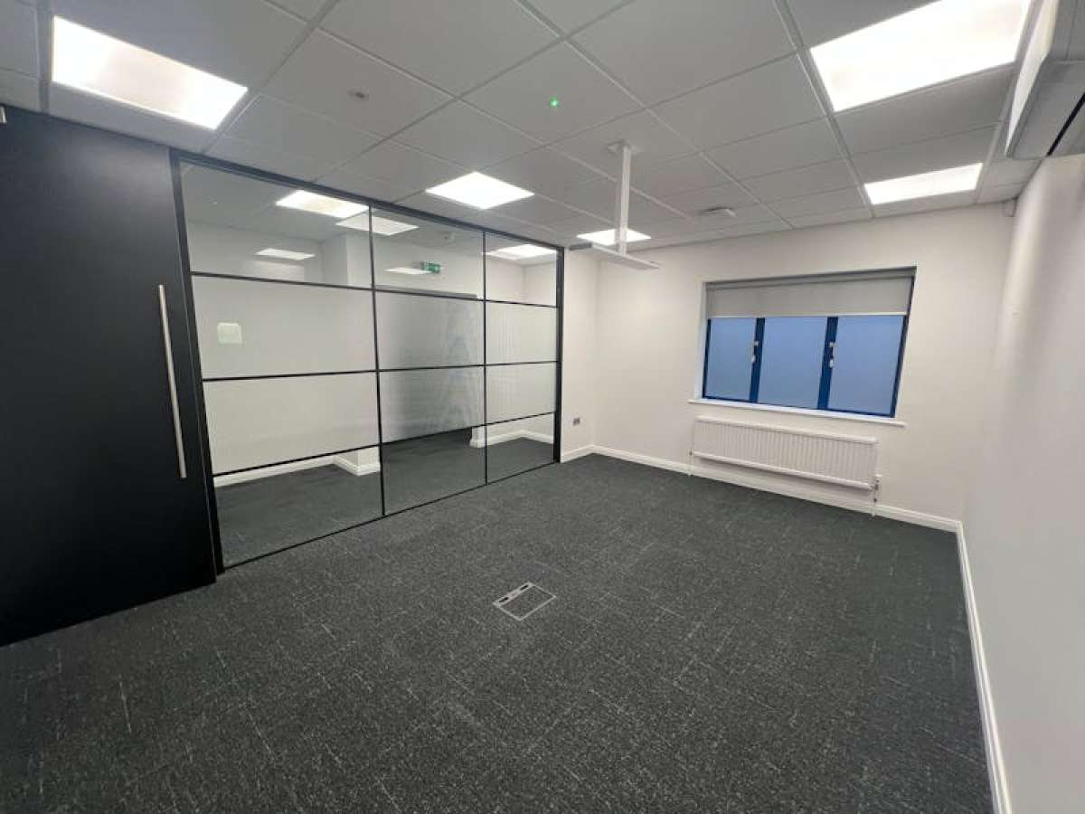 Office in Eastleigh - photo 2