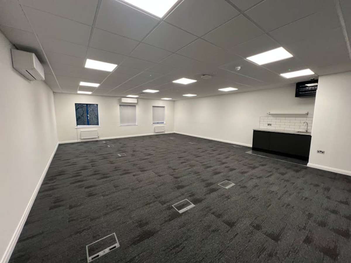 Office in Eastleigh - photo 4