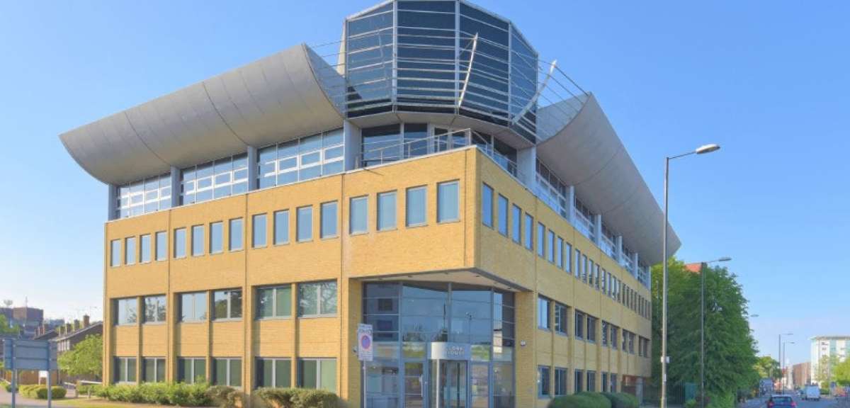 Office in Crawley - photo 2
