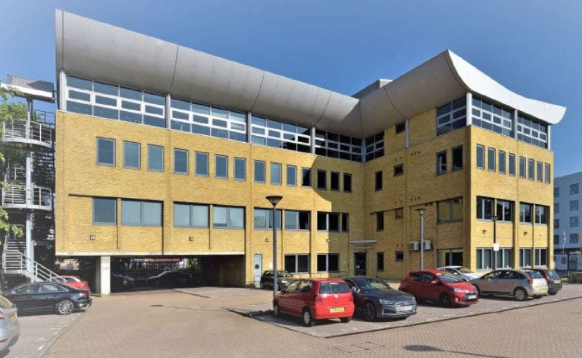 Office in Crawley - photo 4