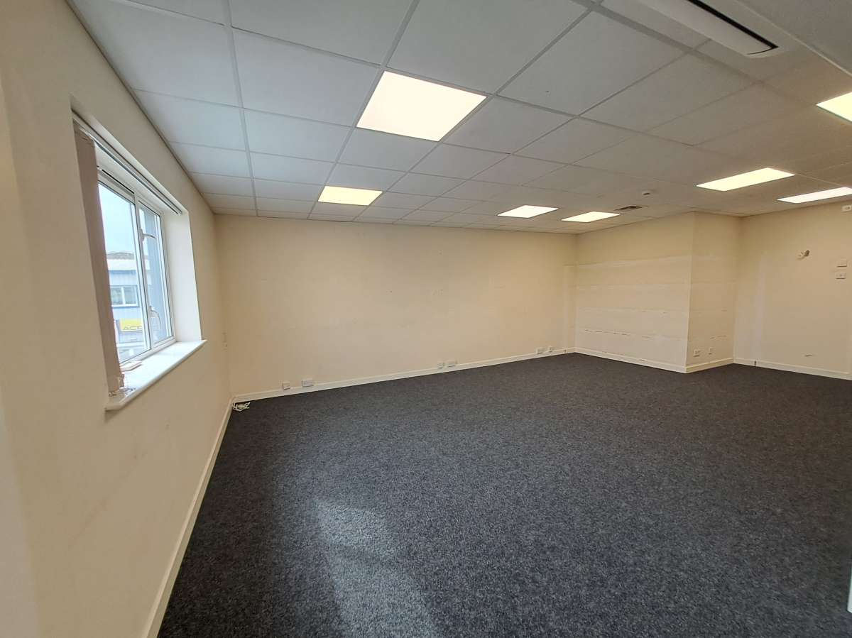 Office in Tamar View Industrial Estate - photo 3