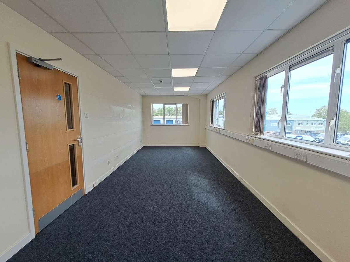 Office in Tamar View Industrial Estate - photo 4