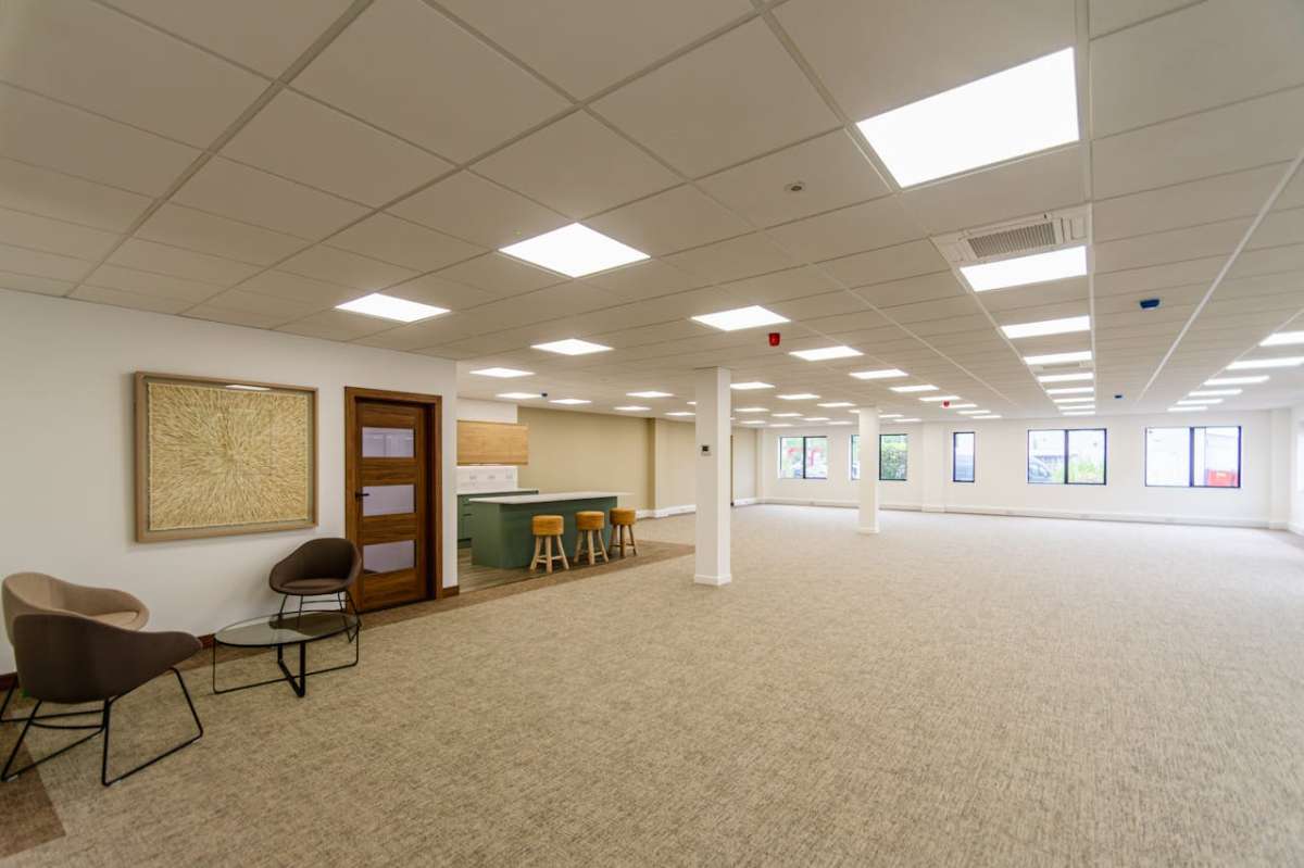 Office in Poole - photo 4