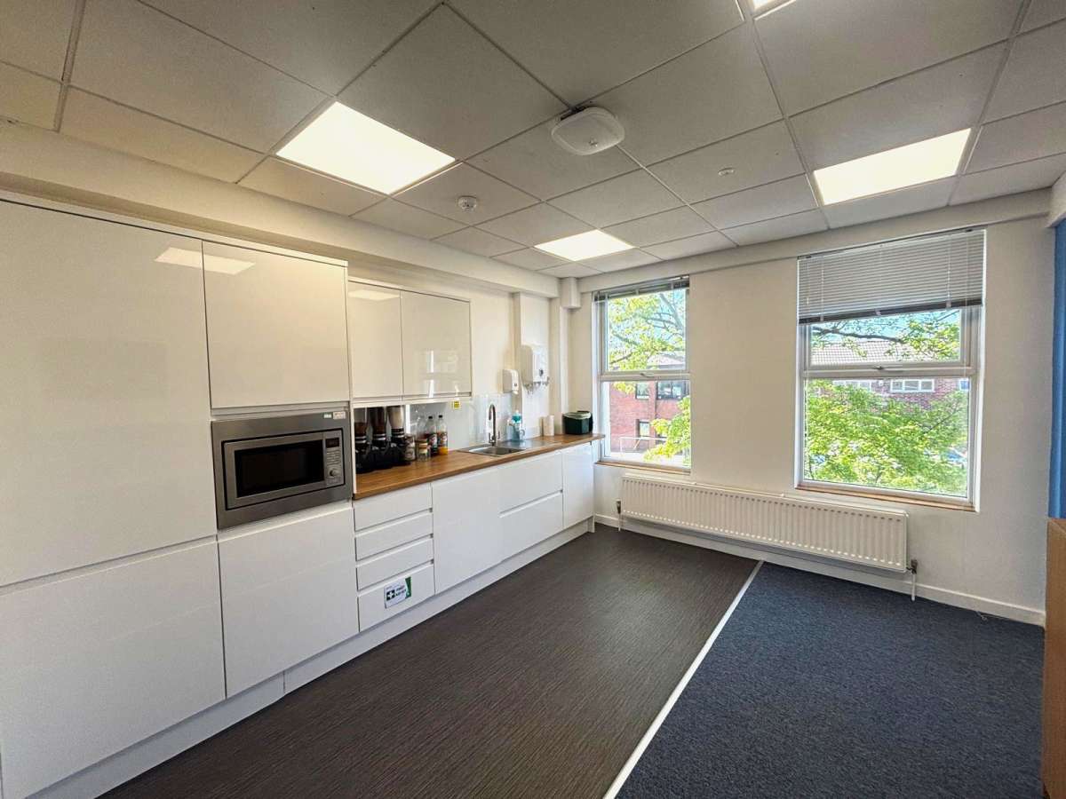 Office in Stevenage - photo 2