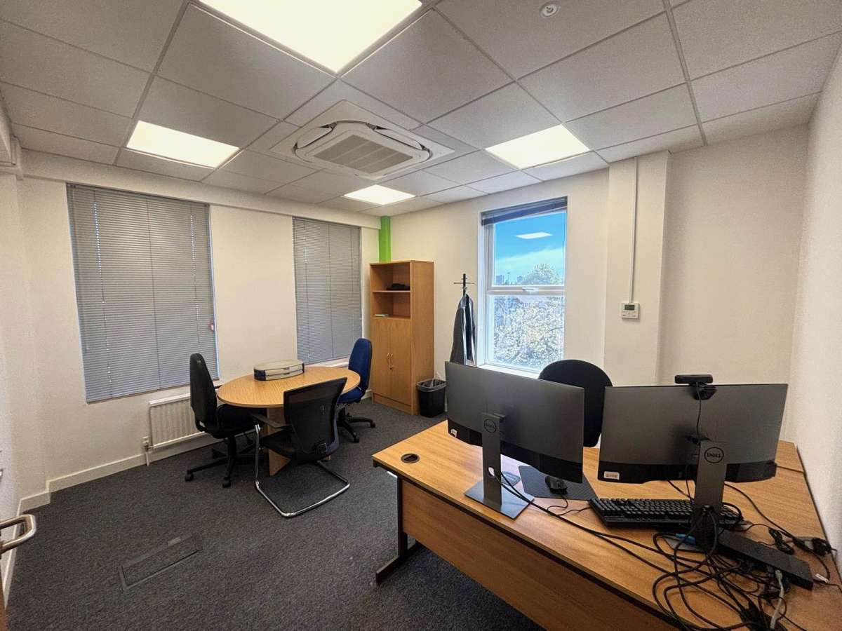 Office in Stevenage - photo 3