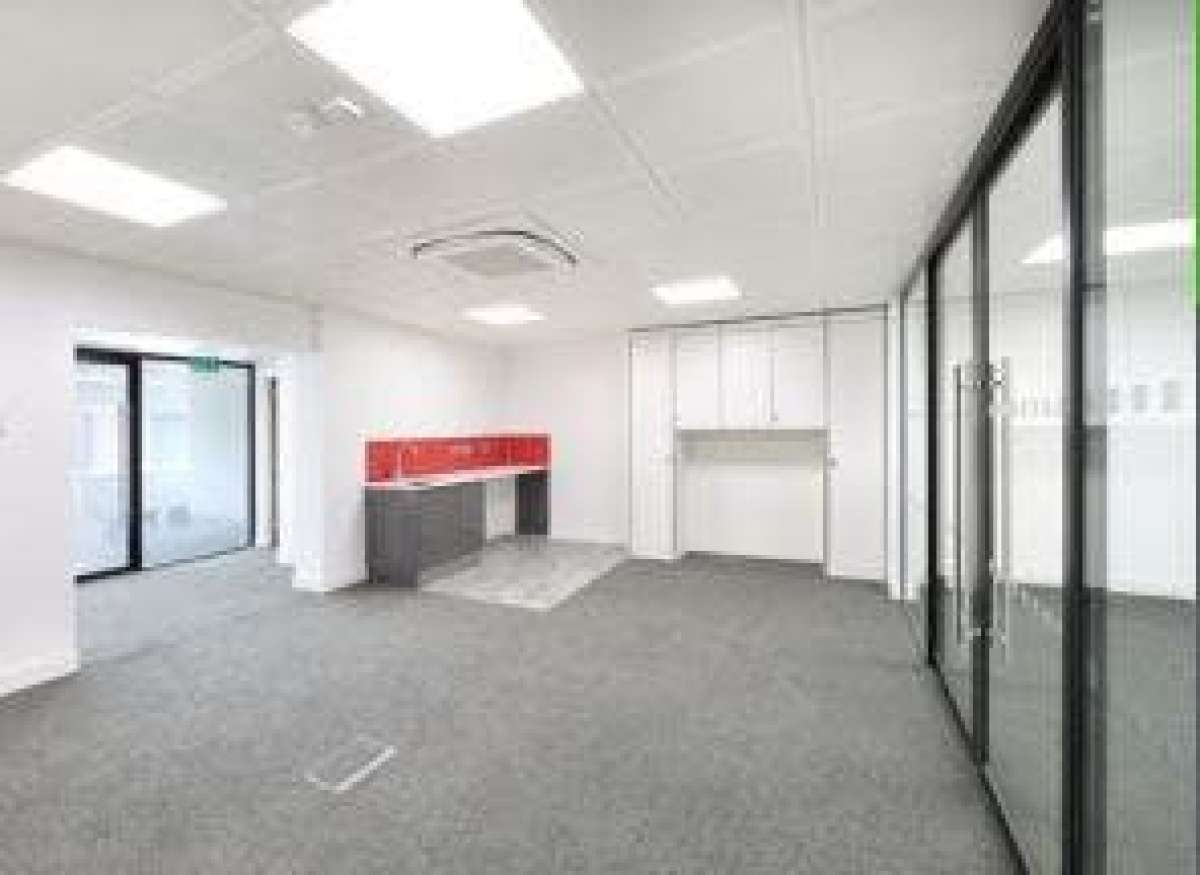 Office in Grays - photo 3