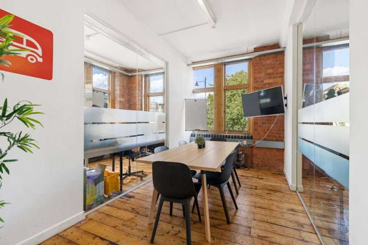 Office in London - photo 4