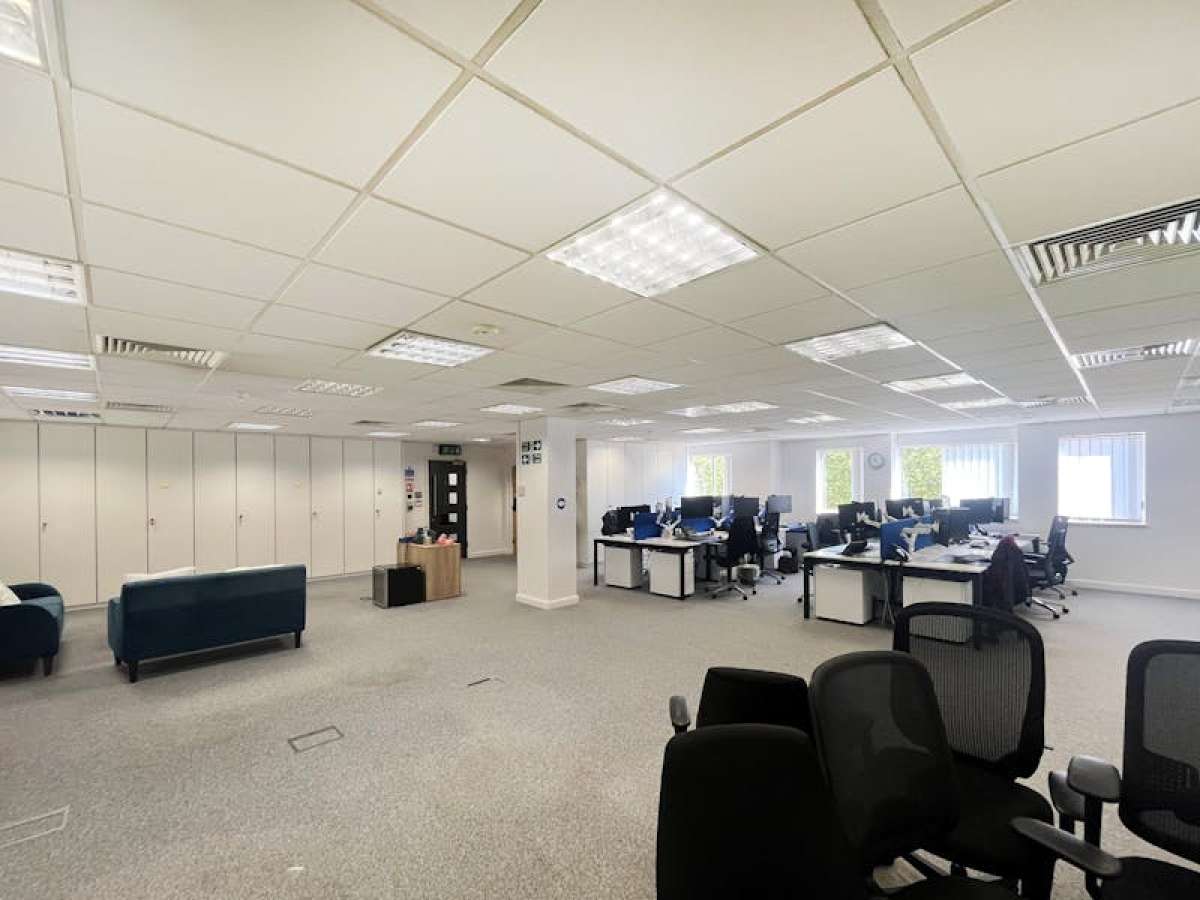 Office in Farnham - photo 2