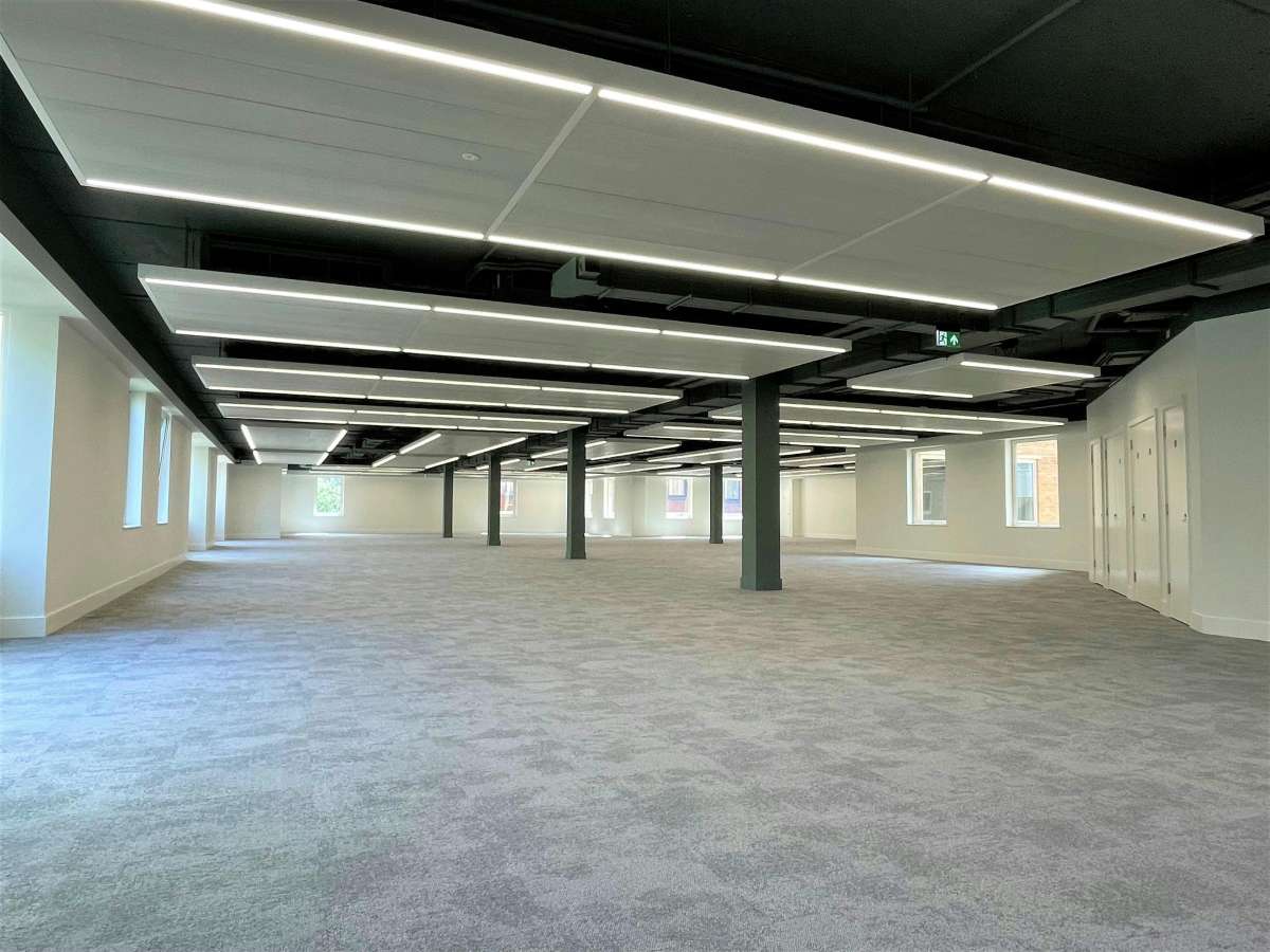 Office in Crawley - photo 2