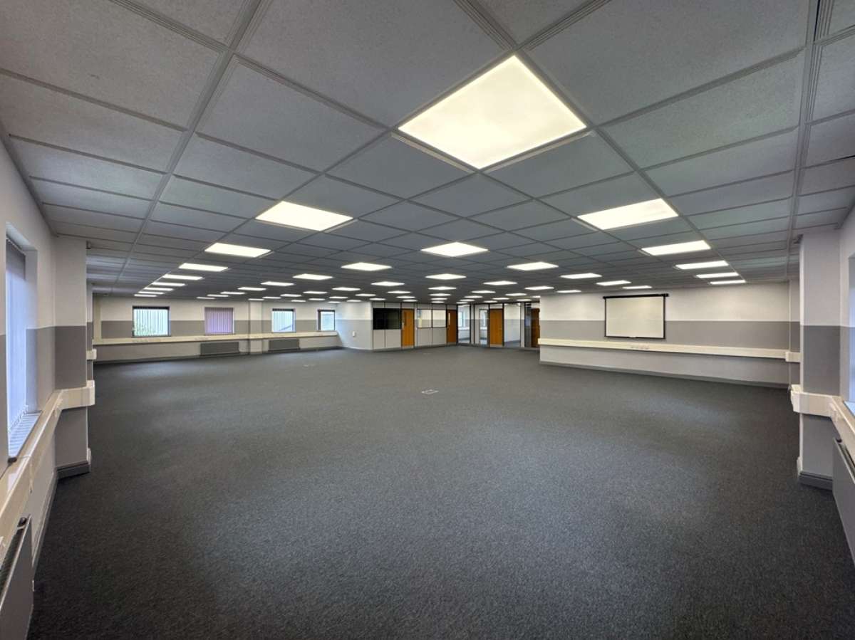 Office in Halesowen - photo 2