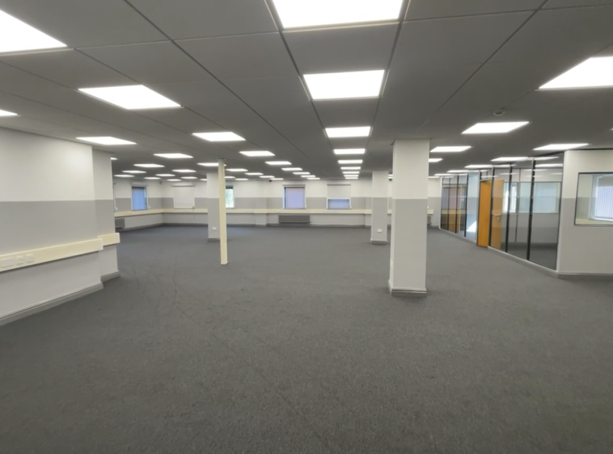 Office in Halesowen - photo 4