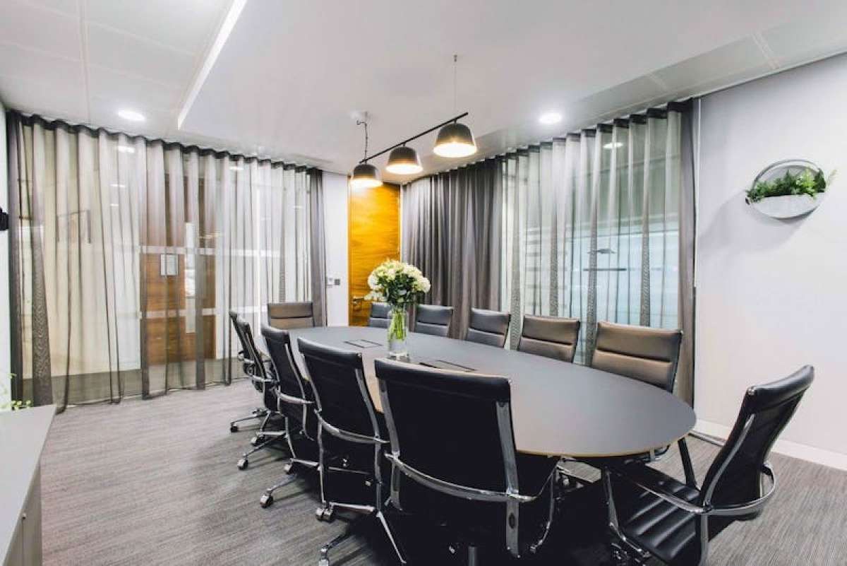 Office in Uxbridge - photo 4