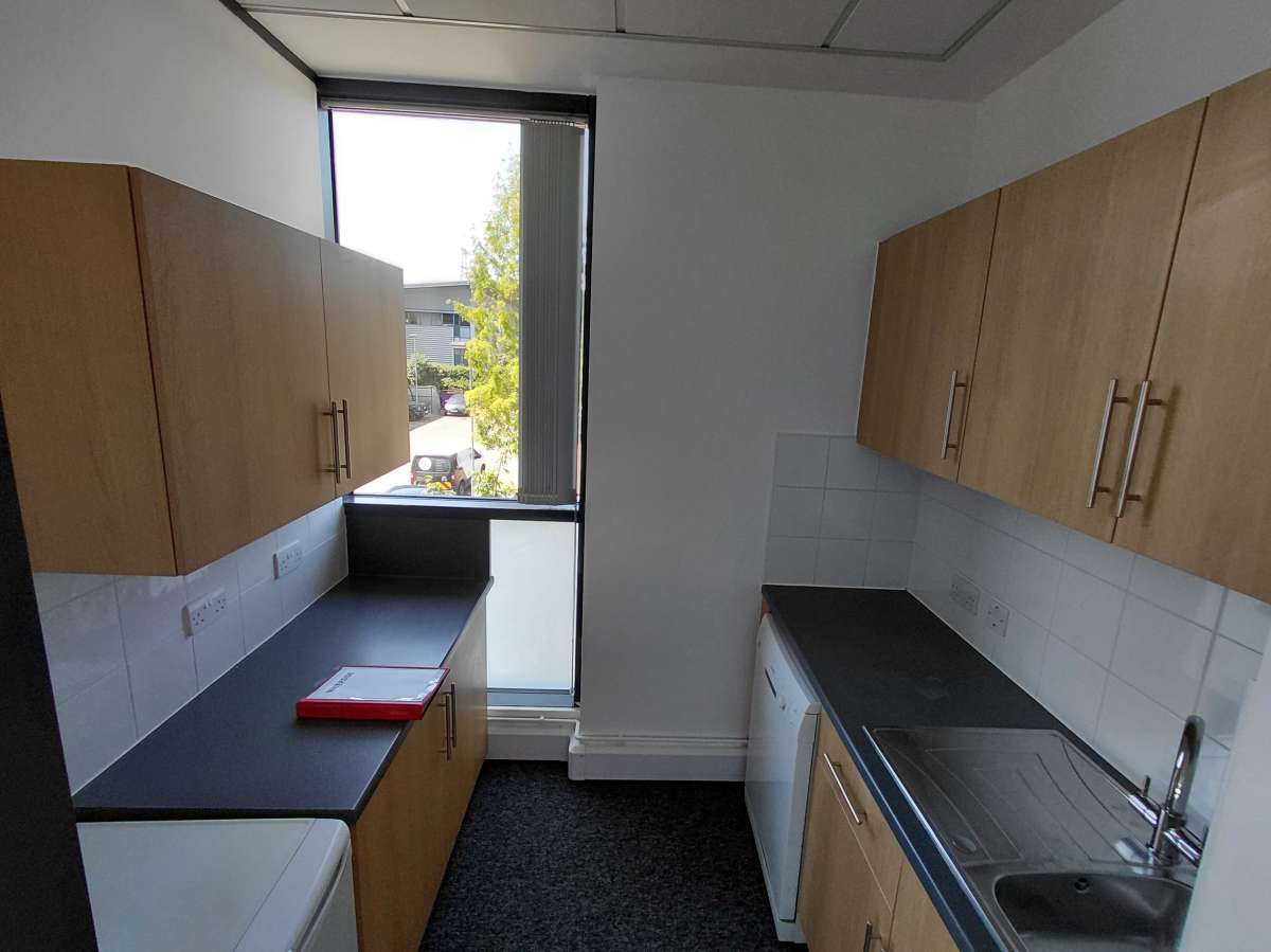 Office in Crossways Business Park - photo 3