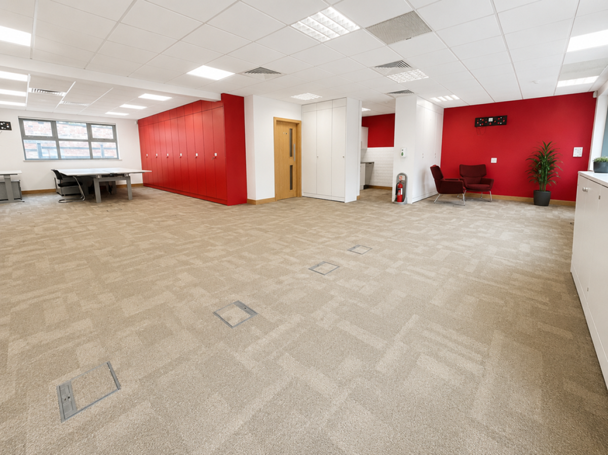 Office in Droitwich - photo 2