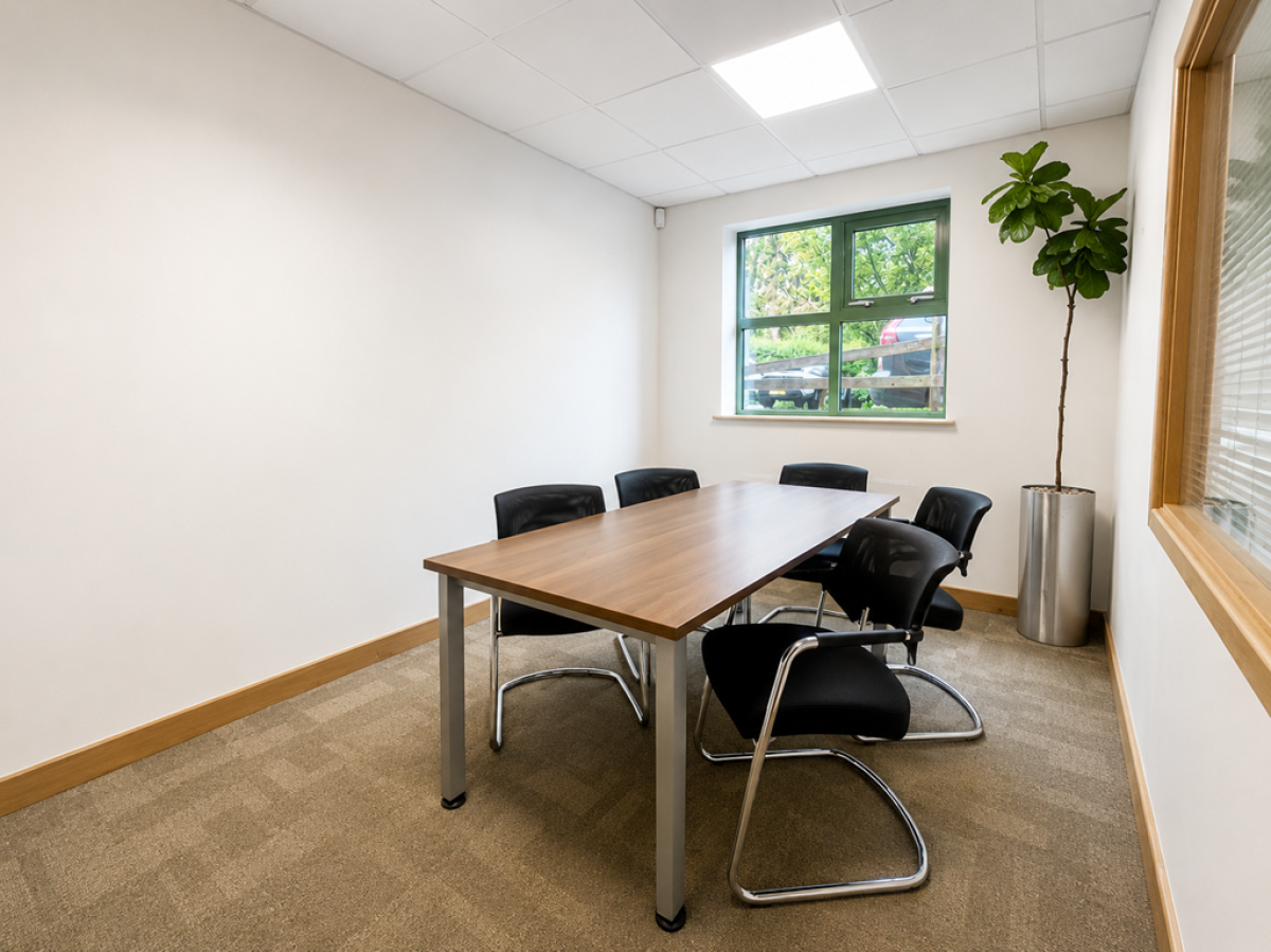 Office in Droitwich - photo 4