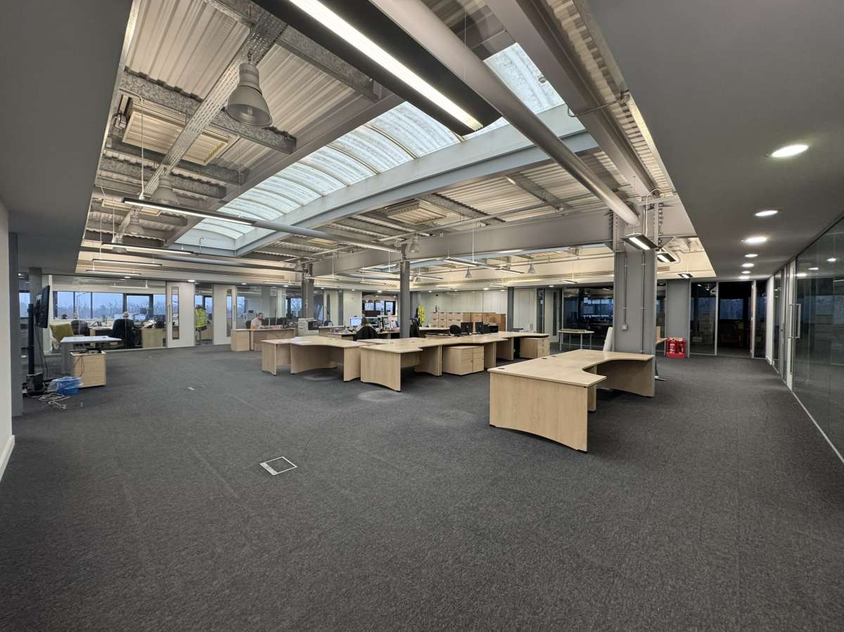 Office in Hampton - photo 2