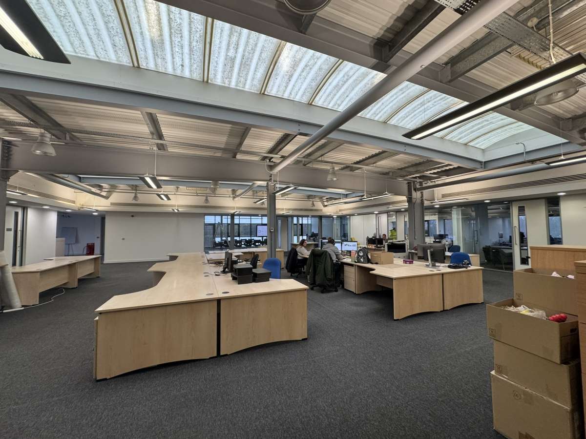 Office in Hampton - photo 3